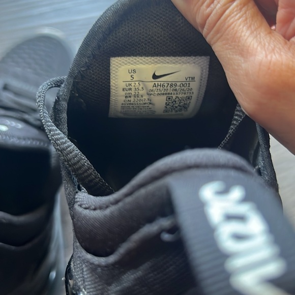 Nike Air Max 270 Black Sneakers - Picture 4 of 7